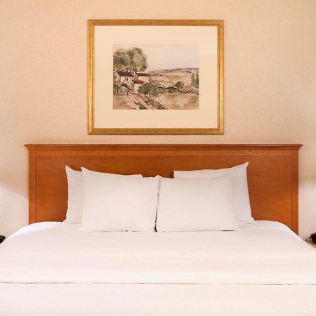 Hampton Inn & Suites Addison Zewnętrze zdjęcie