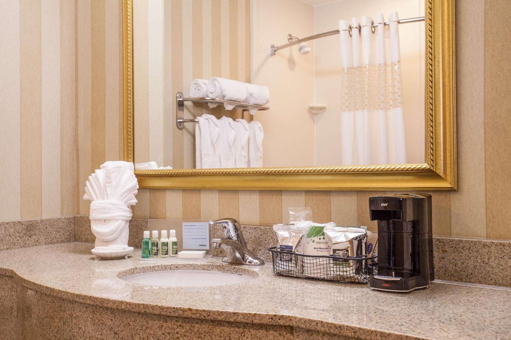 Hampton Inn & Suites Addison Zewnętrze zdjęcie