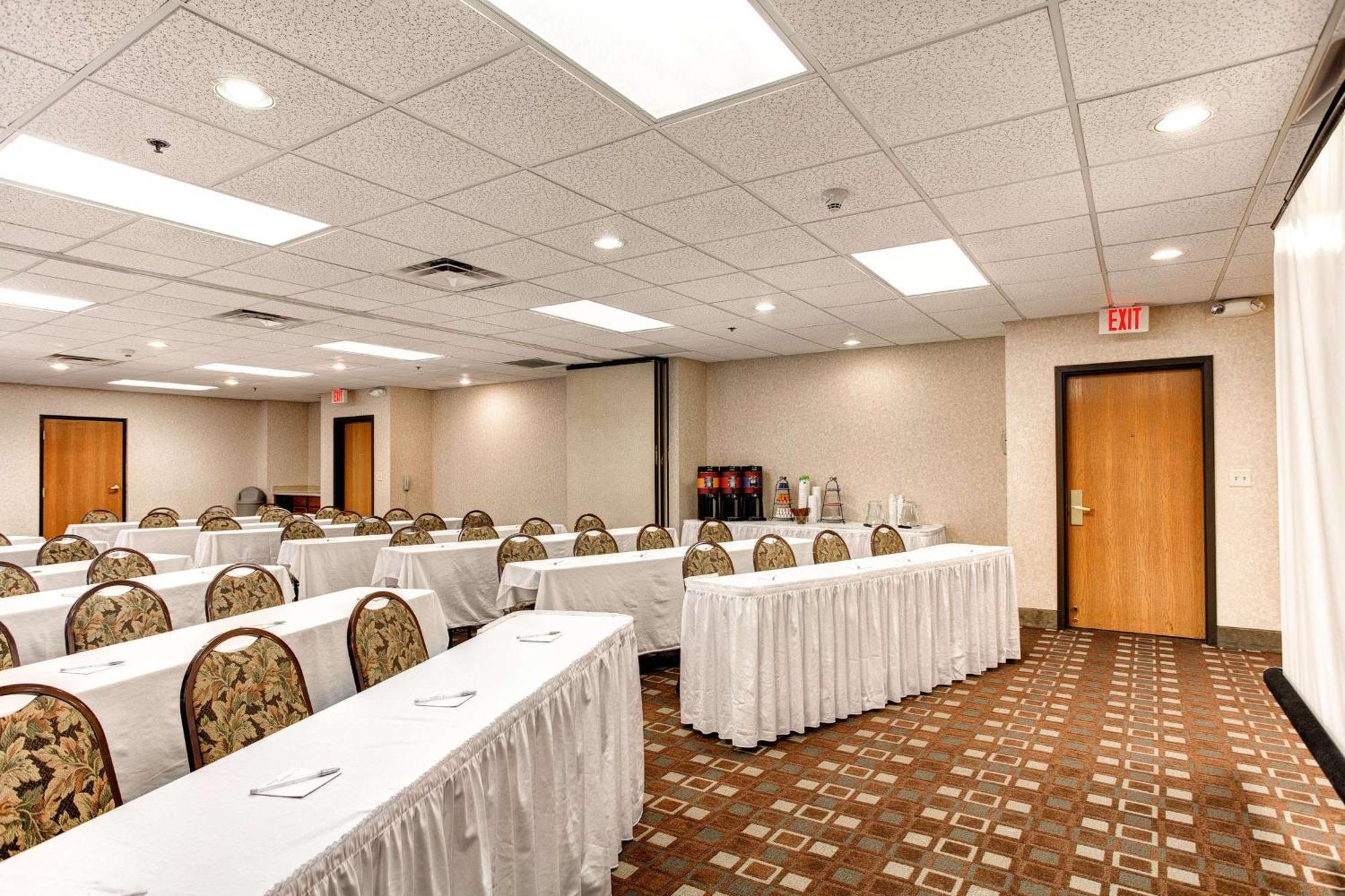 Hampton Inn & Suites Addison Zewnętrze zdjęcie